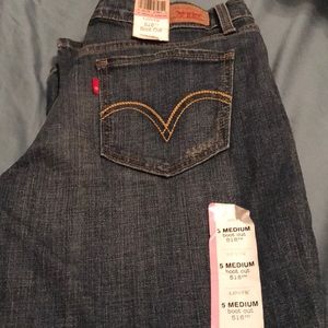 Levi’s 518, 5 medium Juniors. Never worn
